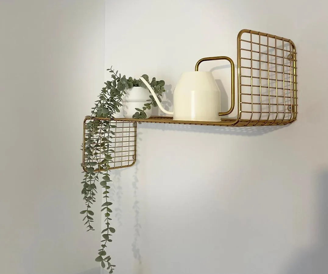 Le Studio D'Angele : Angie Bruz 0*,  France